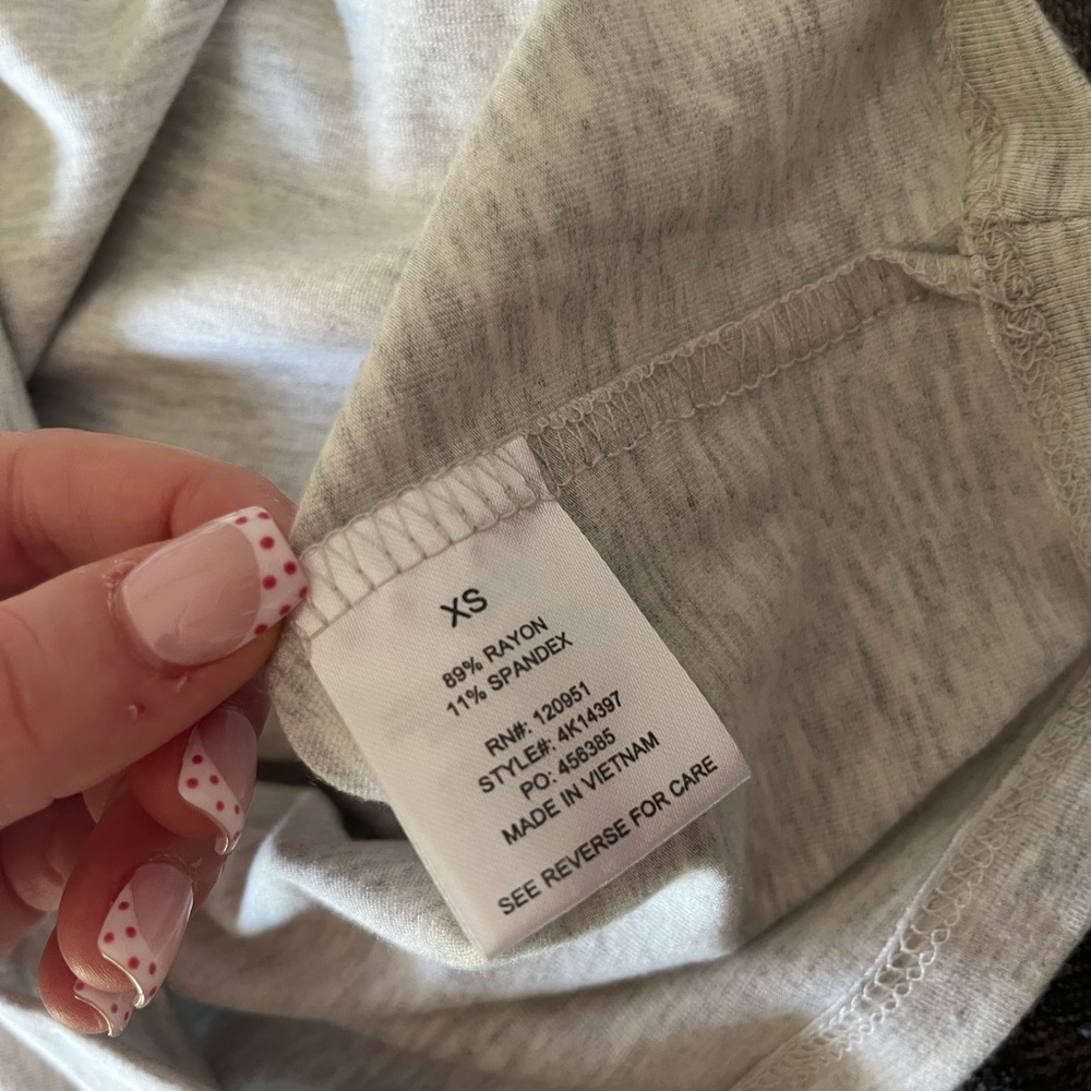 Light grey tee shirt, thick material, extra small, never worn - Picture 4 of 4